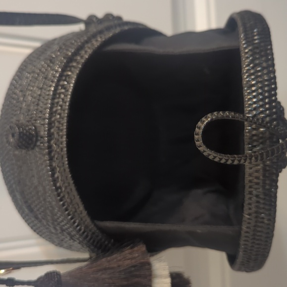 Bosom Buddy Circular Straw Handbag - Picture 5 of 10